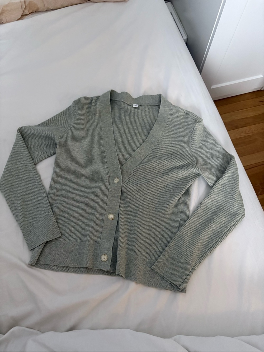Uniqlo V-Neck Button Ribbed Cardigan